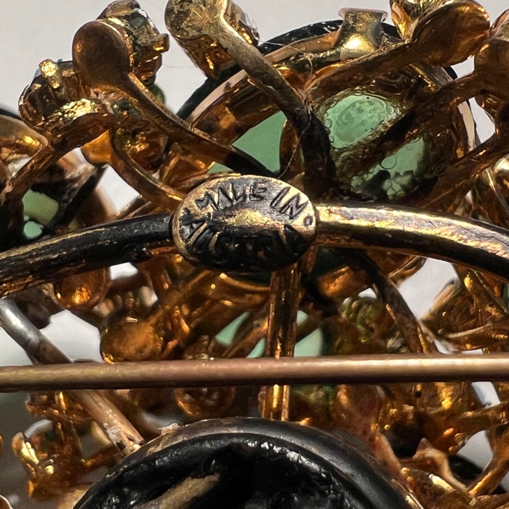 Austrian Gold & Green Rhinestone Brooch - Picture 9 of 9